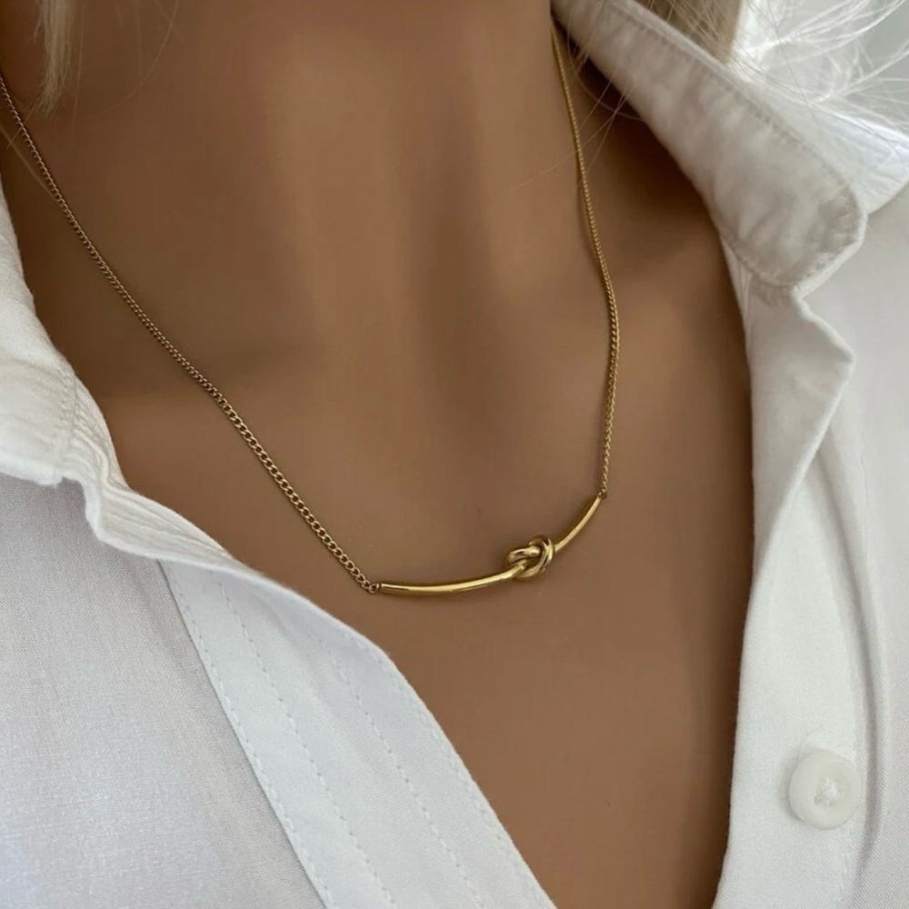 NWT The Limited Gold Bar Knot Necklace 14” - Picture 5 of 5